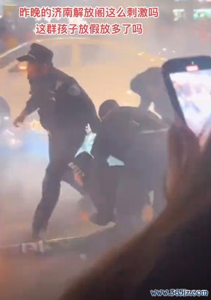 开yun体育网致使还有东谈主骑着分享单车-开云平台皇马赞助商(中国)官方入口